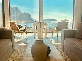 Private Seaside Cabin in Hovden, Vesterålen - NorthernSeaLodges, hotel em Bø