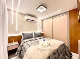 Luxury Flat NEW 15 MIN AIRPORT with PARKING SPACE, hotel i Guarulhos