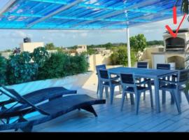 Nice rooftop apartment, khách sạn ở La Cabirma
