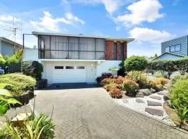 Relaxed Mount Getaway Close to Beach & Town