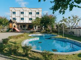 河岸香榭&田苑民宿, hotel i Dongshan