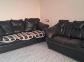 Ambar Apartment, hotel in Banūr