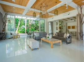 Mowgli Glass Den, Hotel in Zadapoli