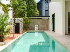 Sarah Place Private Tropical Villa