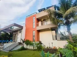 Green Courtyard Luxury Villa