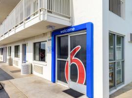 Motel 6-Redding, CA - Central, hotel in Redding