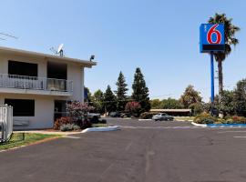 Motel 6-Chico, CA, хотел в Чико