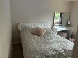 House in village of Dallington, Hotel in Kingsthorpe