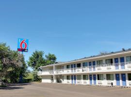 Motel 6-Bismarck, ND, hotel v destinácii Bismarck