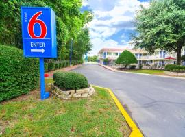 Motel 6-Huntsville, TX, hotel v destinaci Huntsville