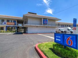 Motel 6-Jurupa Valley, CA - Riverside West, hotel v destinaci Rubidoux