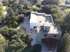 Villa San Michele sea and tennis, Hotel in Impalata