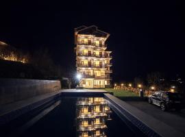 Snow Apple Resort by West Western - Central Heated Room and Air Cooled, hotel en Manali