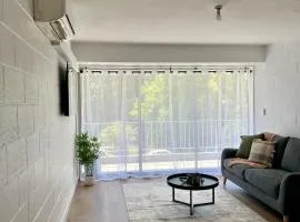City Park View Apartment - Walk to CBD