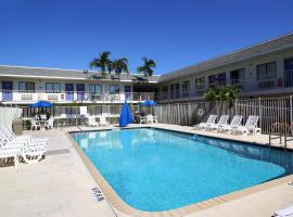 Motel 6-Lantana West Palm Beach, FL، فندق في لانتانا