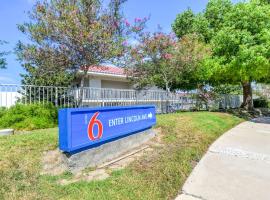 Motel 6-Corona, CA: Corona şehrinde bir otel