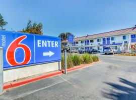 Motel 6-Stockton, CA - Charter Way West、ストックトンのホテル