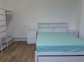 Large double room in a house at Glasgow Westend