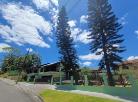 Casa inteira 3 quartos Centro em Pomerode, hotel em Pomerode