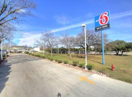 Motel 6-Kerrville, TX, hotell i Kerrville