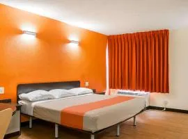 Motel 6-New Orleans, LA - Near Downtown