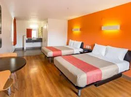 Motel 6-Grand Prairie, TX - Near Six Flags Drive