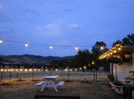 Zamenhof River Cabin - Secluded Pet & Horse-Friendly Farm Stay near Yass, hotel in Murrumbateman