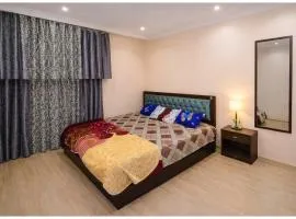 Hotel Rajshree S- Gopal N Near Mathura Railway Station - Sri Krishna Janmabhoomi - Restaurant And Free Parking - Fully Air conditioning Luxuary Room - Best Hotel