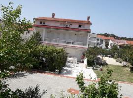 Holiday Home Marjetka, Hotel in Rab