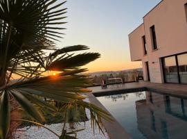 Le Domaine de la Vallée, hotel in Vernon