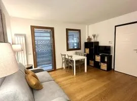 Close to the historic center with free parking