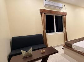 Hotel Granvilla, hotel em Lālbāgh