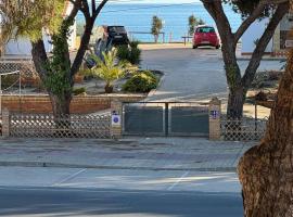 Chalets Paraíso Playa de Mazagón Con Vistas al Mar، فندق في مازاغون