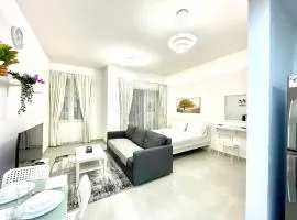 X17 Newly renovated and well furnished studio apartment with balcony!