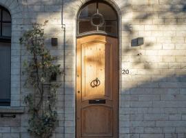 VDM - House with character & jacuzzi in the heart of Ypres, hotel in Ieper