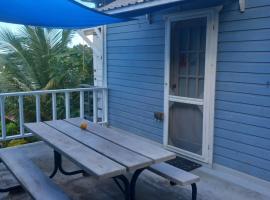 Cosy Hut 2, hotel in Saint Georgeʼs