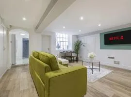 Central 3 Bedroom Next To Brighton Shopping Centre & Beach Sleep 16 Guests