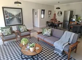 Garden apartment next to beach and Kalkbay