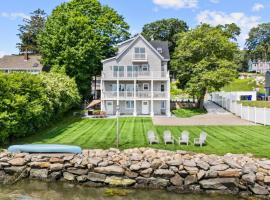 Waterfront Renovated Apartment, Hotel in Groton