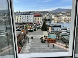 Suite Marie Antoinette, Blick auf den Stadtplatz, Traunseeblick - ideal für Paare und Kulturinteressierte