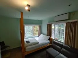 Near Narita Airport 15 min Quiet Hostel Late Check in