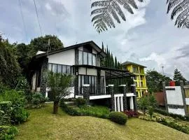 X7 VILLA 8 people Istana Bunga Lembang by YourHome