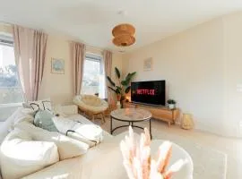 Modern 70 Sqm Apartment - with big balcony