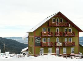 Robert Hotel, hotel in Dragobrat