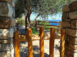 House in endless blue 35 sq m Magganitis Ikaria, Hotel in Manganítis