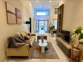 Davion House near IKEA KBP by YourHome