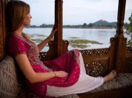 Heritage Amina Group Of Houseboats