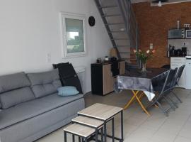 Duplex indépendant tout confort dans la propriété, hotel a Talensac