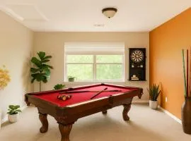 Crew Stay Sleeps 16 Work, Cook, Play & Relax