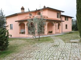 Agriturismo Le 3 Rose, hotel amb aparcament a Antria